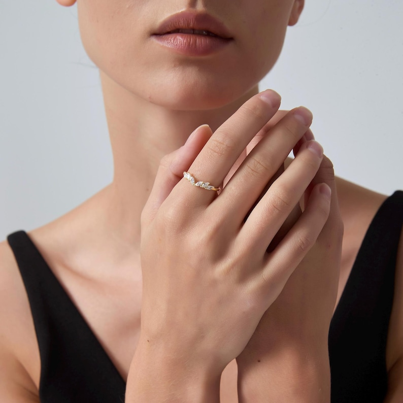 Dainty Angle Wing Thin Band Ring